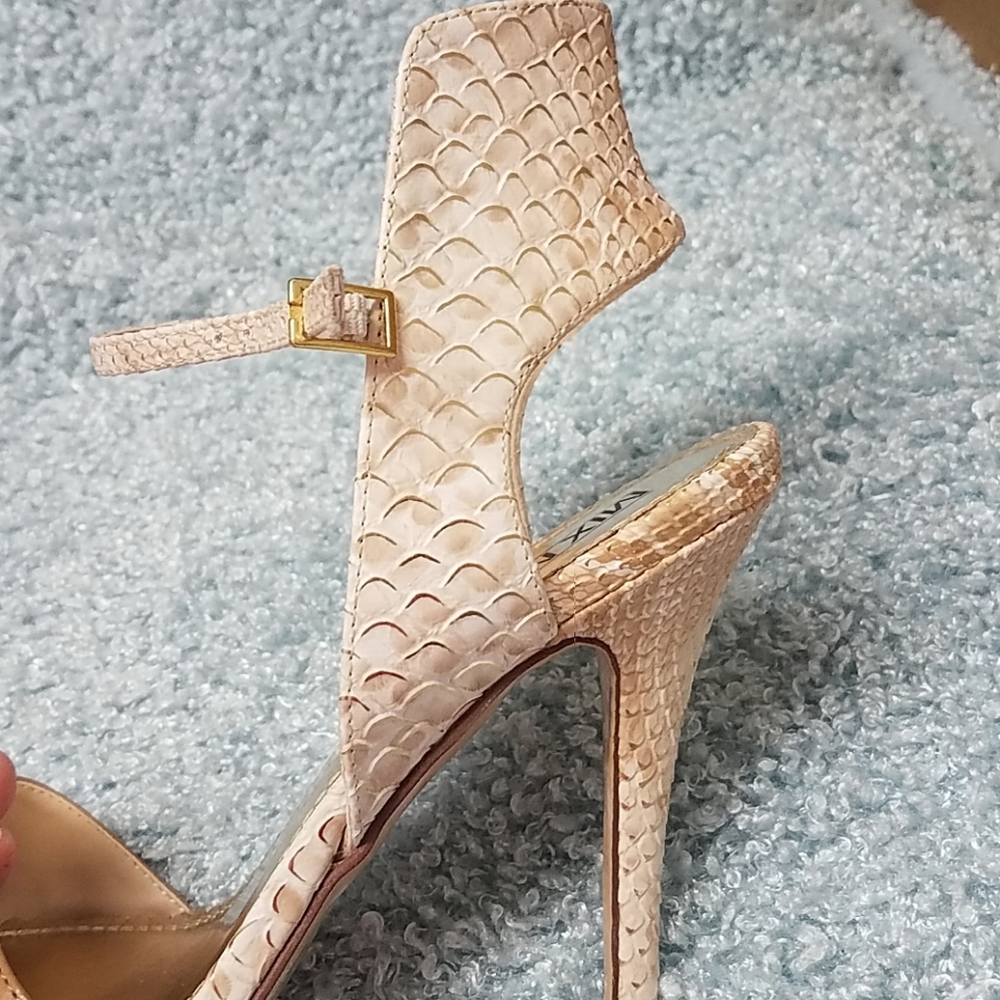 Beige and white high Heels - Picture 7 of 7